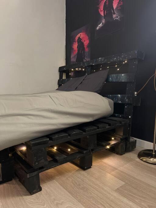 Pallet Bed With Lights Small Studio Cluj-Napoca Exterior photo
